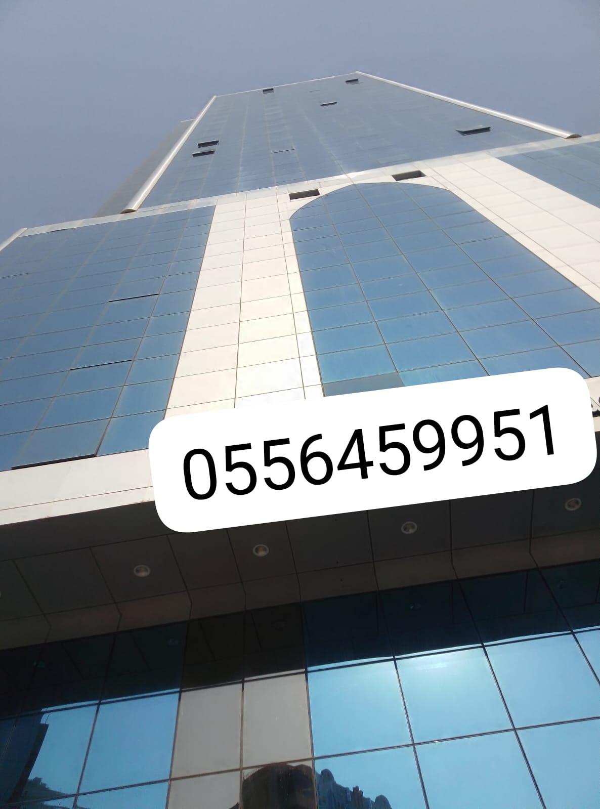 صيانة وإصلاح أبواب الزجاج الأوتوماتيكية واليدوية مع توفير قطع الغيار